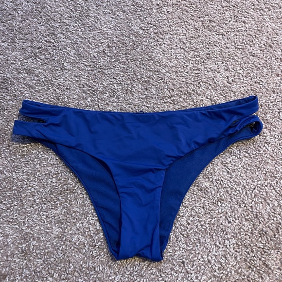 Swim shit bottoms - Picture 2 of 2